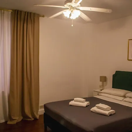 Charme & Chic San Giacomo Apartment *