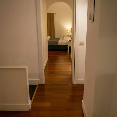 Charme & Chic San Giacomo Apartment