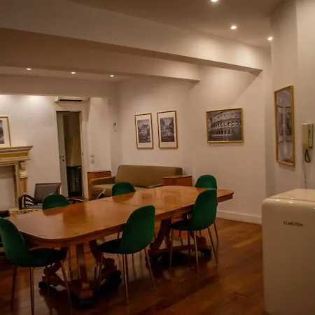 Apartment Charme & Chic San Giacomo Rom