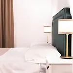 Charme & Chic San Giacomo Apartment