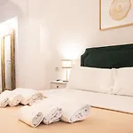 Charme & Chic San Giacomo Apartment Rom